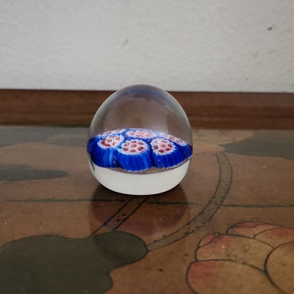 Paperweight Glass - Picture 2 of 5